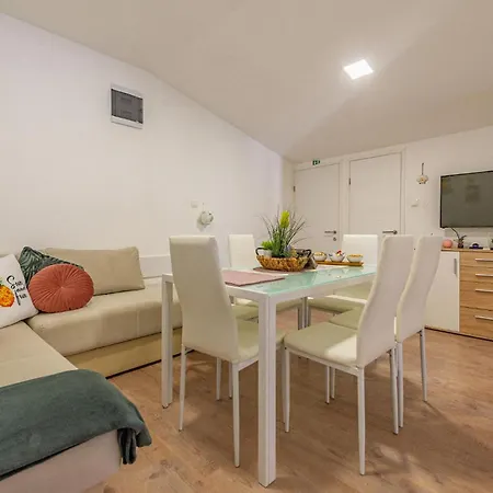Stunning In With Wifi Apartment